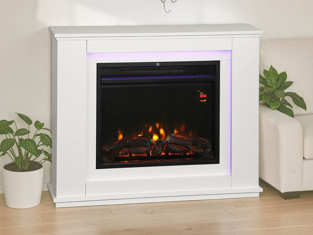 Cheminée électrique avec manteau blanc de 98 cm, dans un salon de style scandinave
